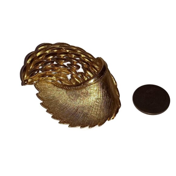 Textured Gold Plate Brooch - Picture 5 of 8